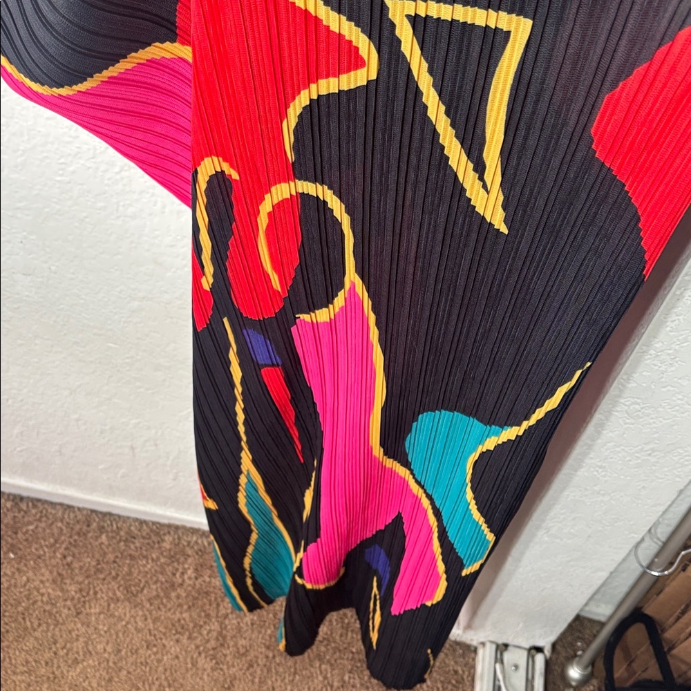Dressed in lala woman of the hour plisse pleat abstract colorful maxi dress - Picture 3 of 6